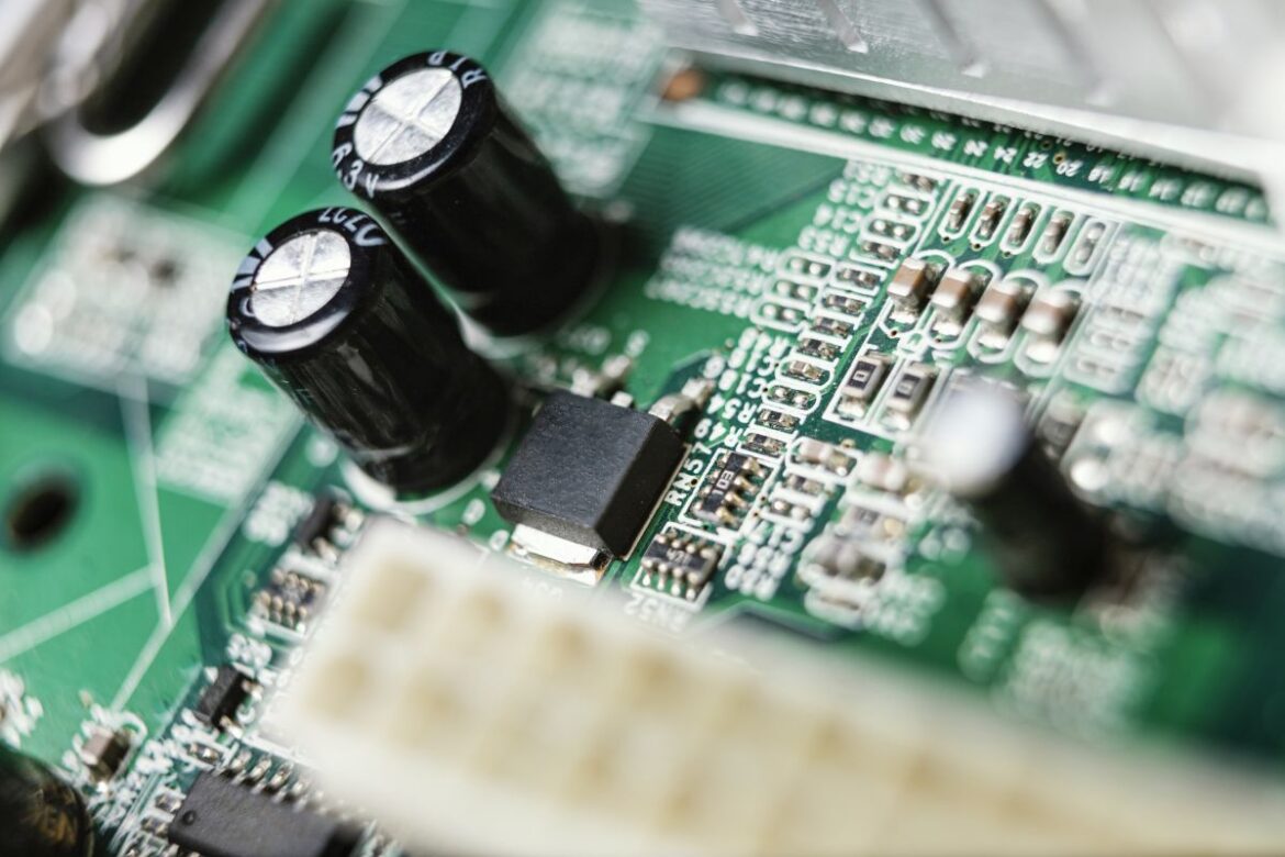Naprawa elektroniki przemysłowej – klucz do zachowania ciągłości produkcji i ograniczenia przestojów